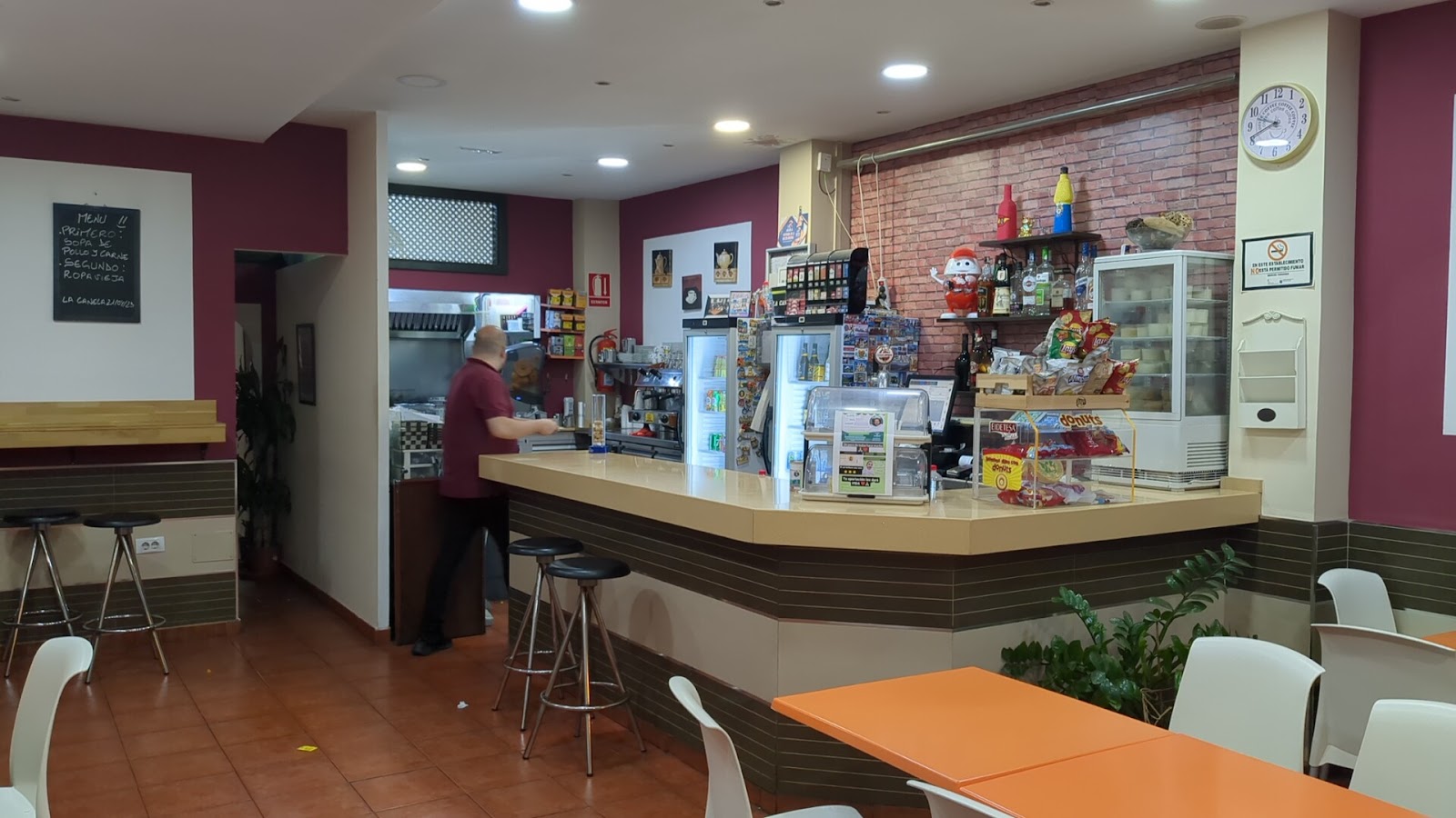 Interior acogedor de Cafetería La Canela en Telde